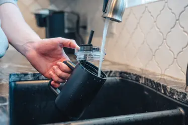 Termo šalica od recikliranog čelika 800 ml Cube RCS P437.31 black-18
