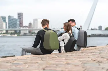 Ruksak Bobby Hero Small sa zaštitom od krađe P705.70 black-18