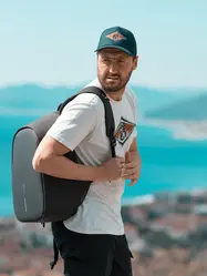 Ruksak Bobby Hero Small sa zaštitom od krađe P705.70 black-34