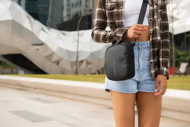Torbica za rame Boxy Sling P705.95 black-24