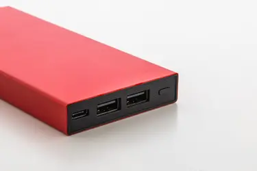 Power bank RaluTen AP864050 red 64×143×15 mm-2